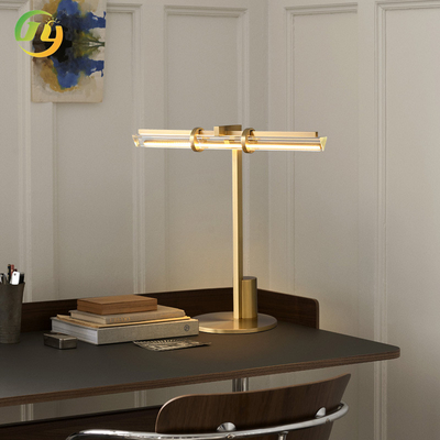 JYLIGHTING Lampada da tavolo LED Nordica moderna e semplice di lusso Vetro di rame per camera da letto Hotel Soggiorno Studio Divano luce d'angolo