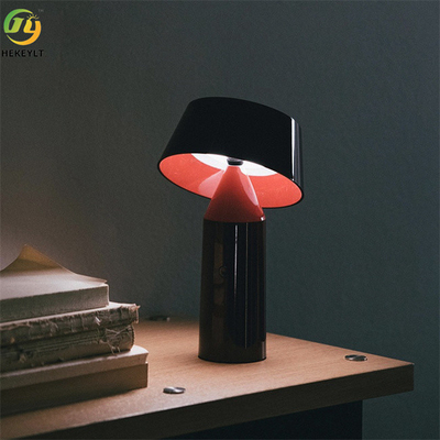 L'ombrello protegge la serie variopinta del maccherone della lampada da tavolo del LED semplice