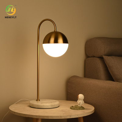 Lampada di comodino dorata nordica di arte LED della palla 25 watt per la camera da letto della decorazione