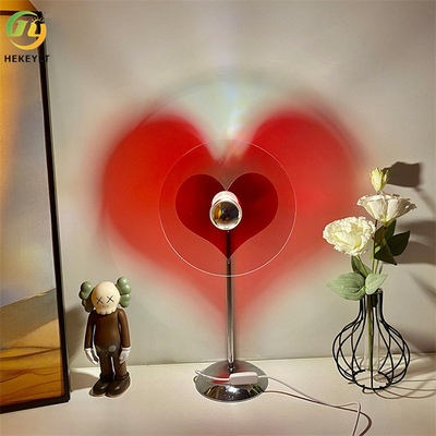 Il lato del letto rosso del cuore di amore ha condotto la lampada da tavolo per la decorazione romantica dell'atmosfera della camera da letto