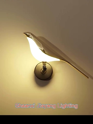 Lampade da parete moderne decorative del lato del letto della lampada da parete della gazza acrilica del metallo