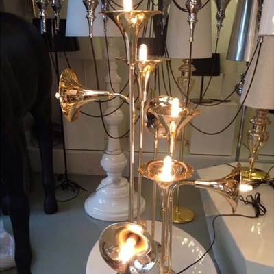 Lo strumento Horn delle lampade di pavimento di 144cm x di 22 modella il salone principale delle lampade