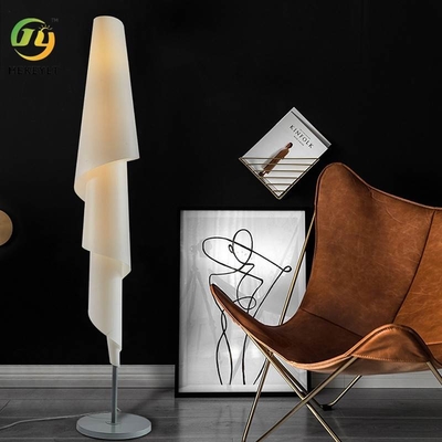 Camera da letto creativa nordica di lusso moderna Sofa Lighting di studio dell'hotel della lampada di pavimento della posta