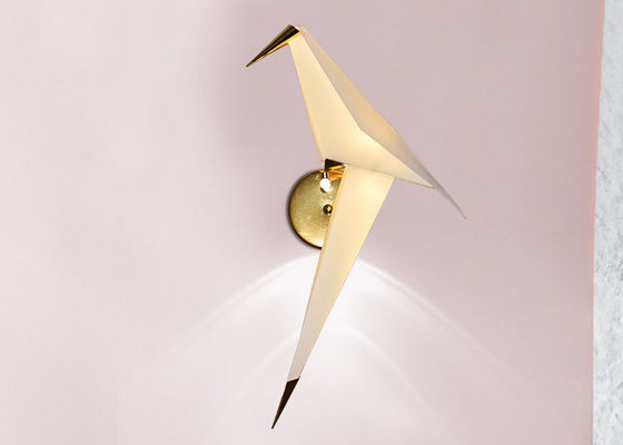 L'uccello dorato modella le luci dell'interno moderne della parete del materiale del ferro del PVC di 280*270*670mm
