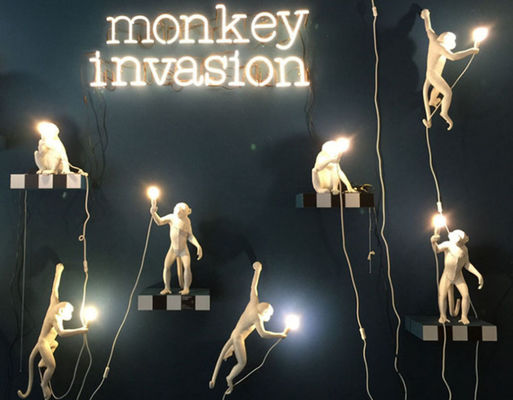 La scimmia materiale della resina modella le lampade da parete contemporanee di 70*25cm per l'hotel